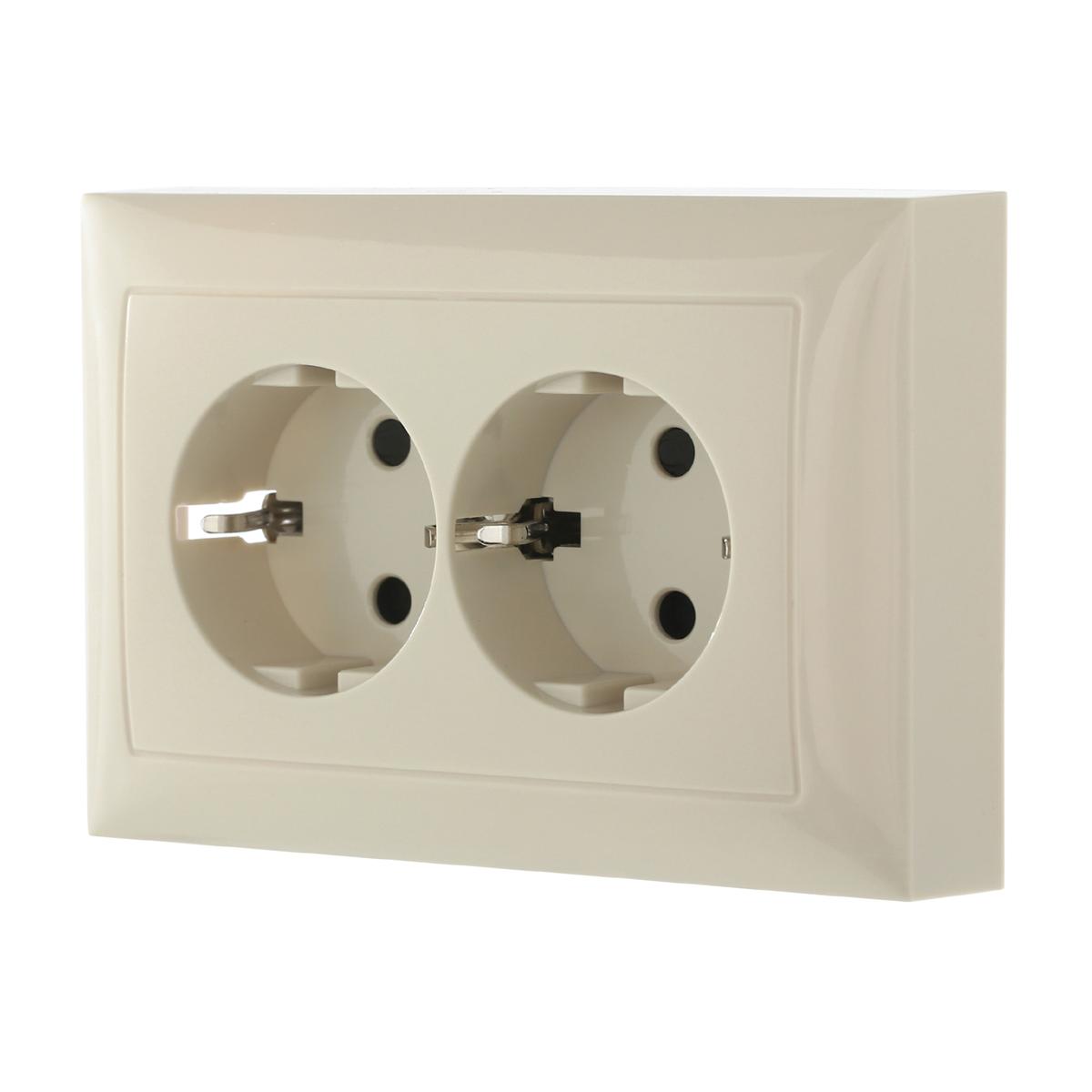 Розетка LK Studio двойная прямая с з/к, со шторками (бежевый) LK60 863701-1