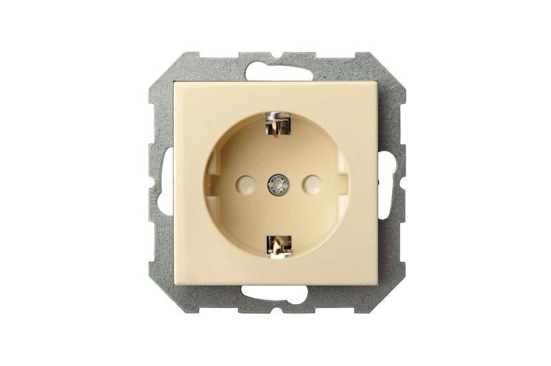 Розетка 2P+E Liregus Epsilon со шторками бежевый 28-0663