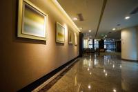 Светодиодная влагозащищенная лента OGM 6W/m 60LED/m 2835SMD теплый белый 50M SL-63