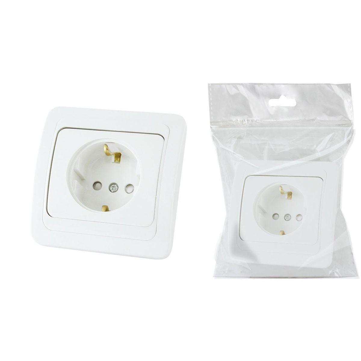 Розетка 2P+PE TDM Electric Валдай со шторками белая SQ1804-0028